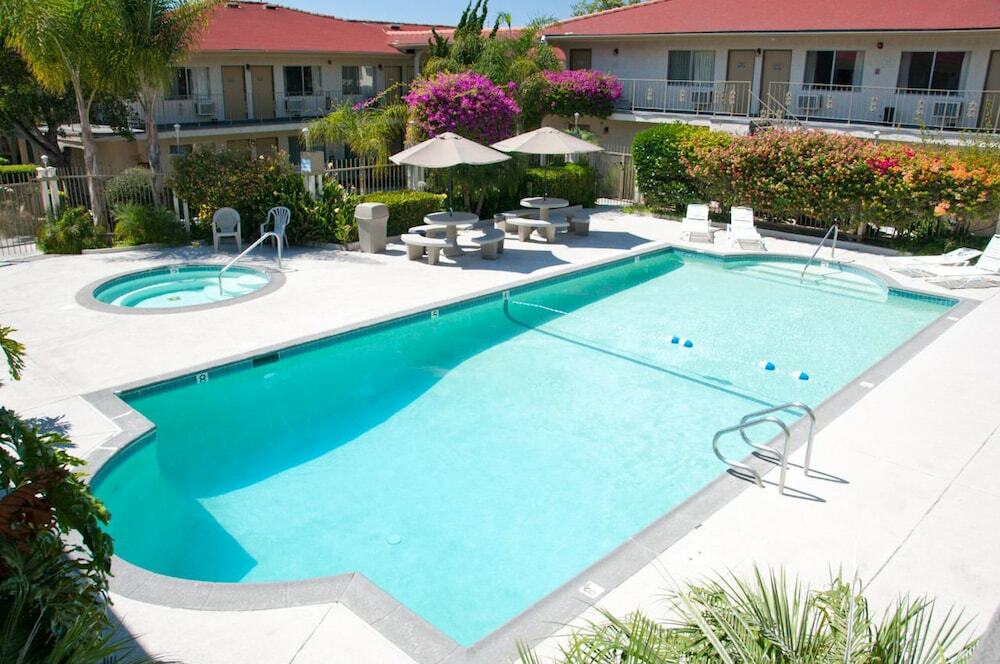 California Hotel 2*