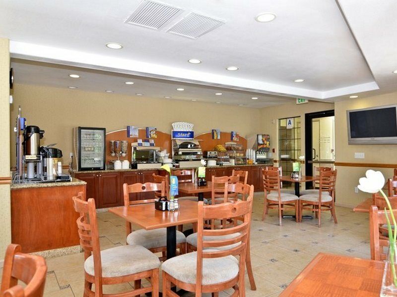 Hotel Express Mira Mesa By Ihg San Diego