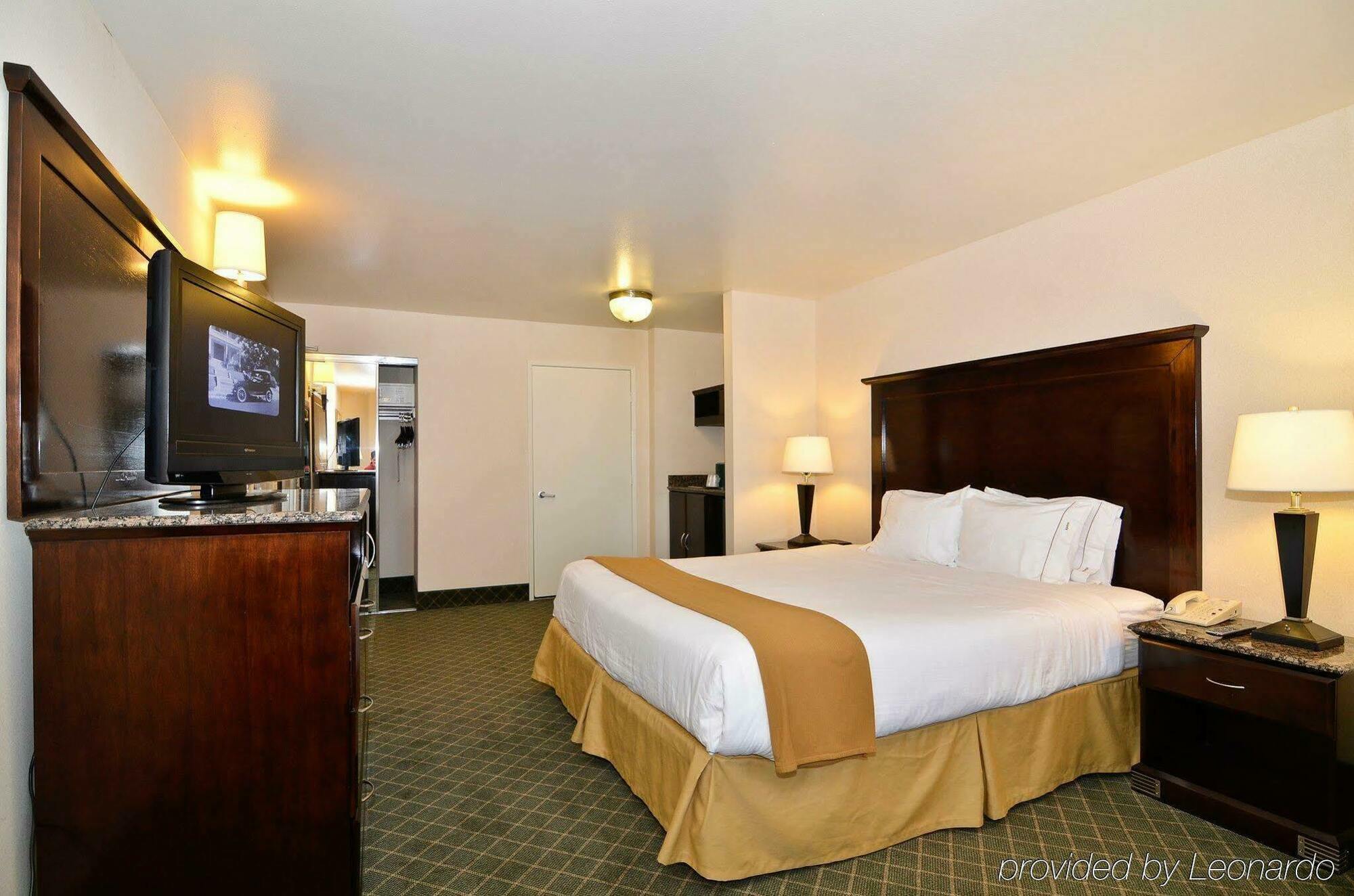Express Mira Mesa By Ihg Hotel