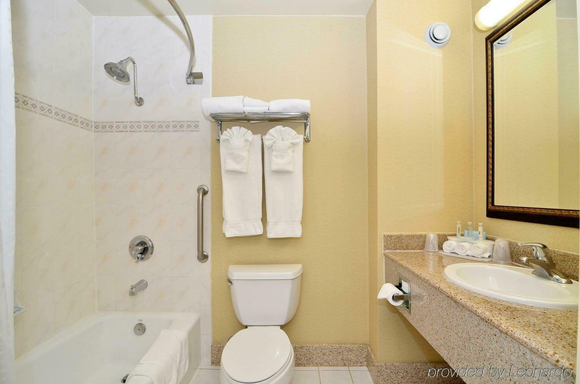Express Mira Mesa By Ihg Hotel San Diego