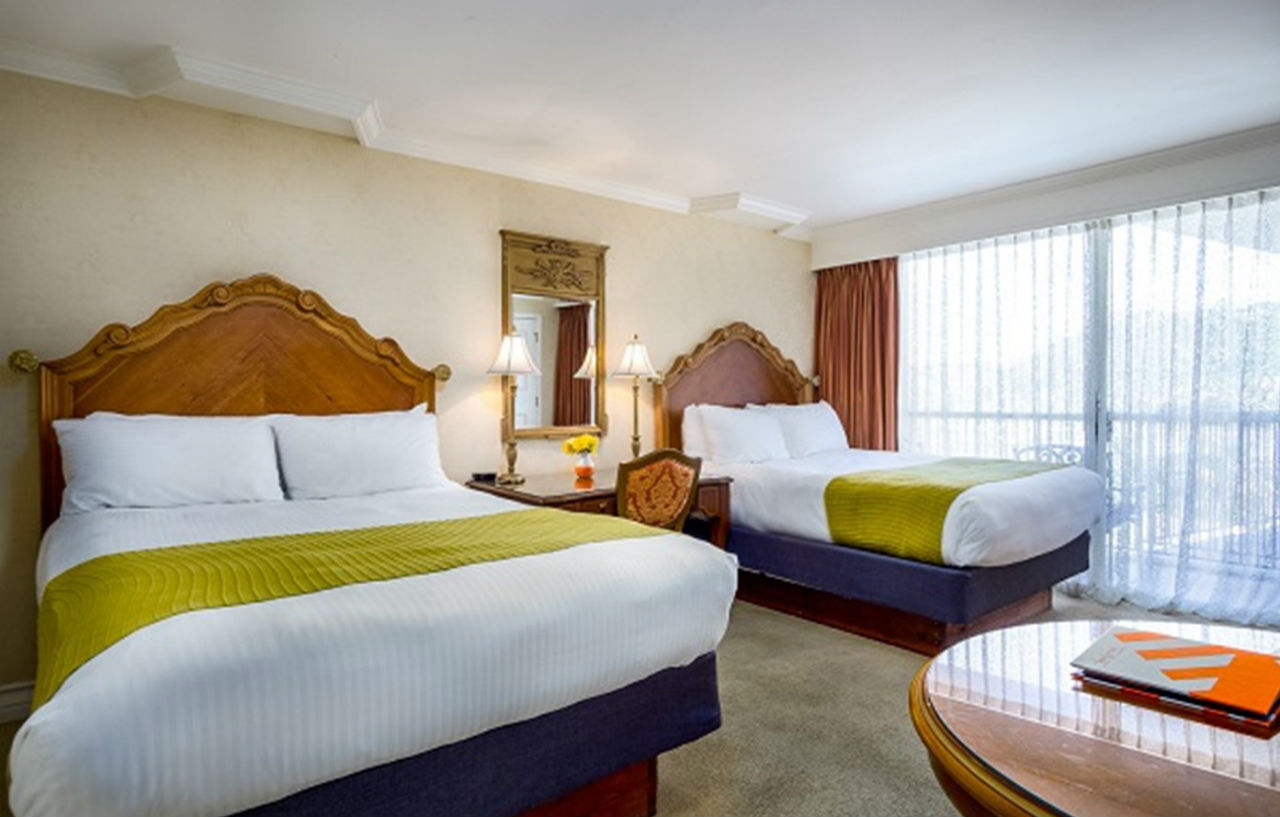 Hotel Town And Country 4*