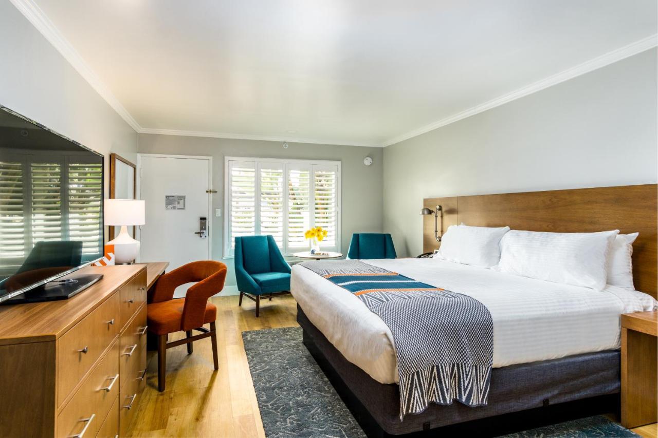 Town And Country Hotel 4*