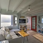 Chic Bay View Condo Less Than 10 Miles To Dtwn San Diego!