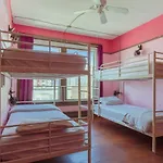 Lucky D\'S Youth And Traveler\'S Hostel