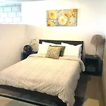 Modern 2 Bdrm W/Parking In The Heart Of Hillcrest