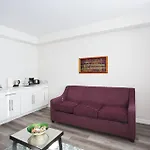 One Bedroom Apartment With Sd Downtown View