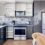 Gaslamp 2Br W Gym Sauna Wd Nr Shops San-1