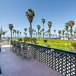 Belmont Ocean Views - Massive Private Deck, Grill & Parking
