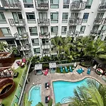 Stylish Downtown Studio Views & Top Amenities