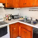 Affordable Private Room With Pool Access And Free Parking Near Zoo And Beaches