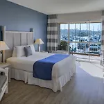 Bay Club Hotel And Marina
