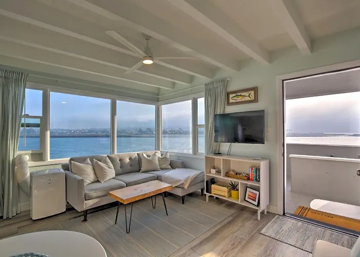 Chic Bay View Condo Less Than 10 Miles To Dtwn San Diego!