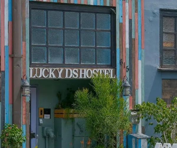 Lucky D\'S Youth And Traveler\'S Hostel