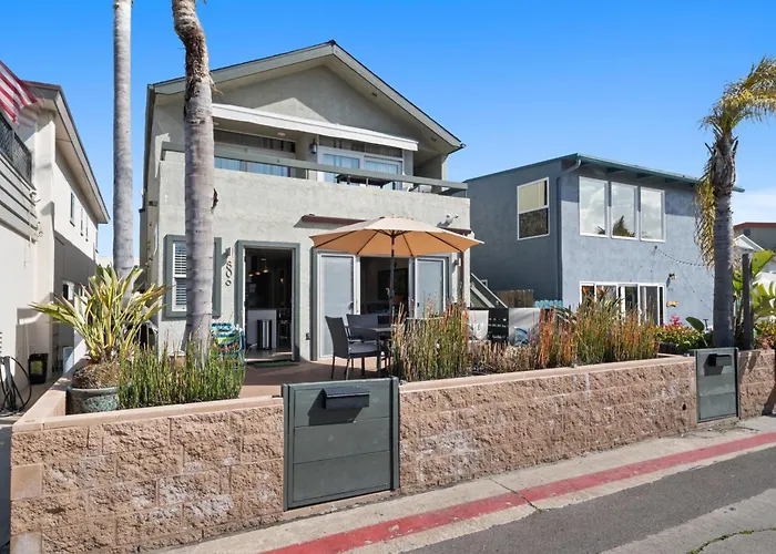 Stunning Beach Home - Large Patio, Parking, Ac & Dog Friendly!