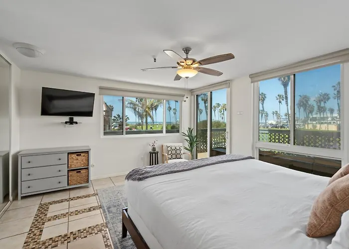 Belmont Ocean Views - Massive Private Deck, Grill & Parking