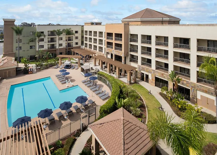 Courtyard San Diego Central - Outdoor Pool, Bar & Restaurant
