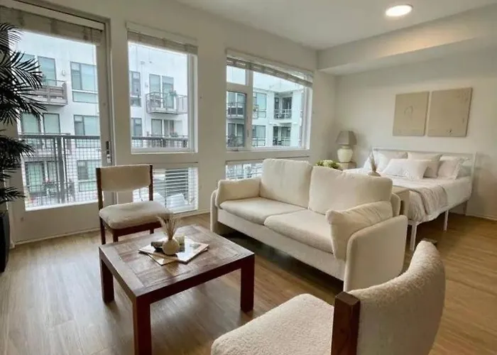 Stylish Downtown Studio Views & Top Amenities