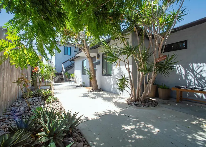 5Bd Family, Event Friendly 4Plex Steps2Beach