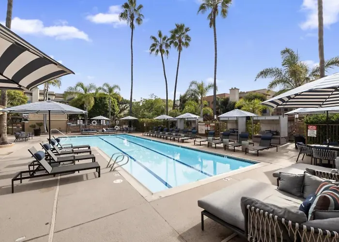 Modern Apartment In Prime La Jolla Location