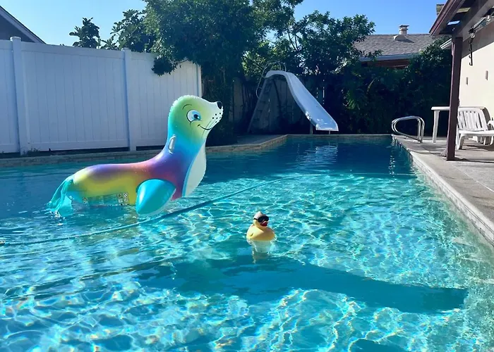 Affordable Private Room With Pool Access And Free Parking Near Zoo And Beaches