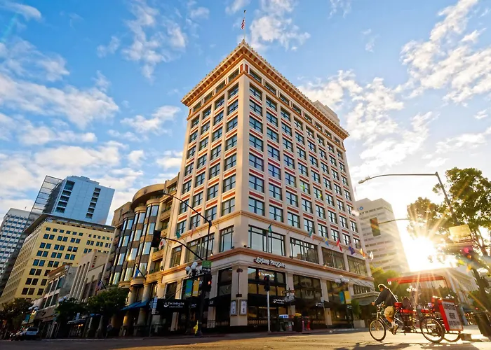 Gaslamp Plaza Suites
