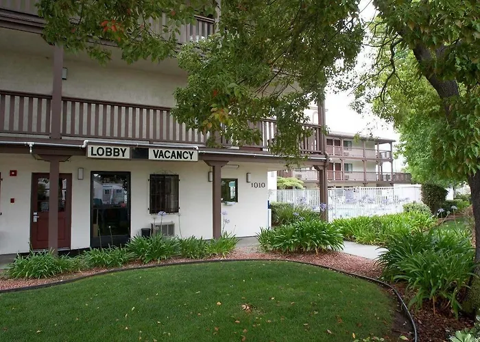 Ez 8 Motel South Bay