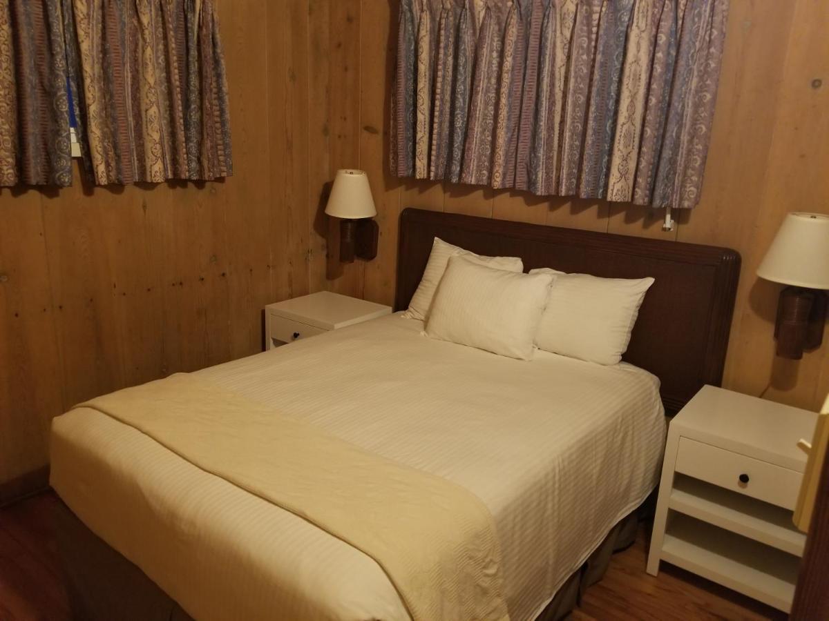 Hotel The 3*