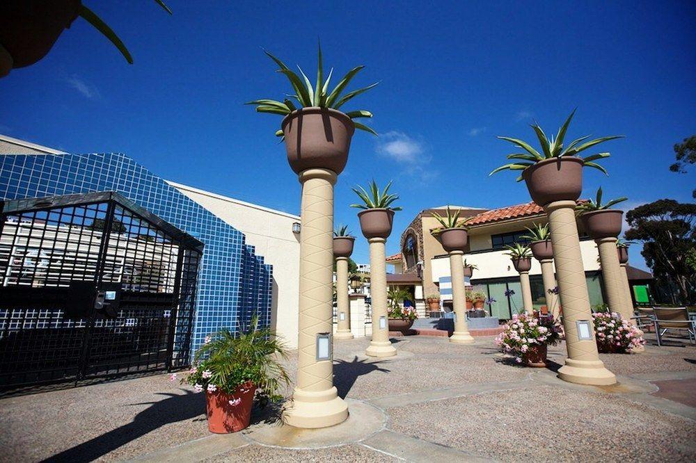 Express Airport-old Town By Ihg