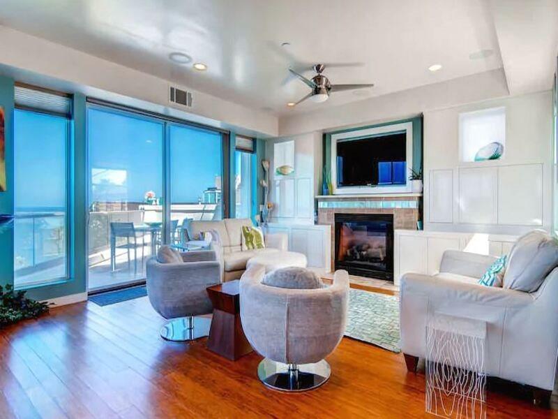 House By The Ocean *