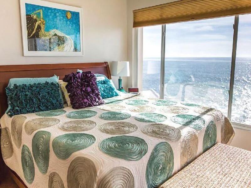 House By The Ocean *