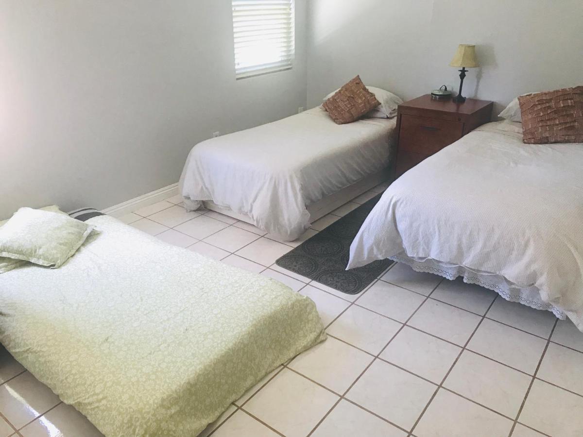 Holiday home 3 Bedrooms Guest House, Pacific Beach, Sea World, Downtown,& 3 Bus Lines-3 San Diego