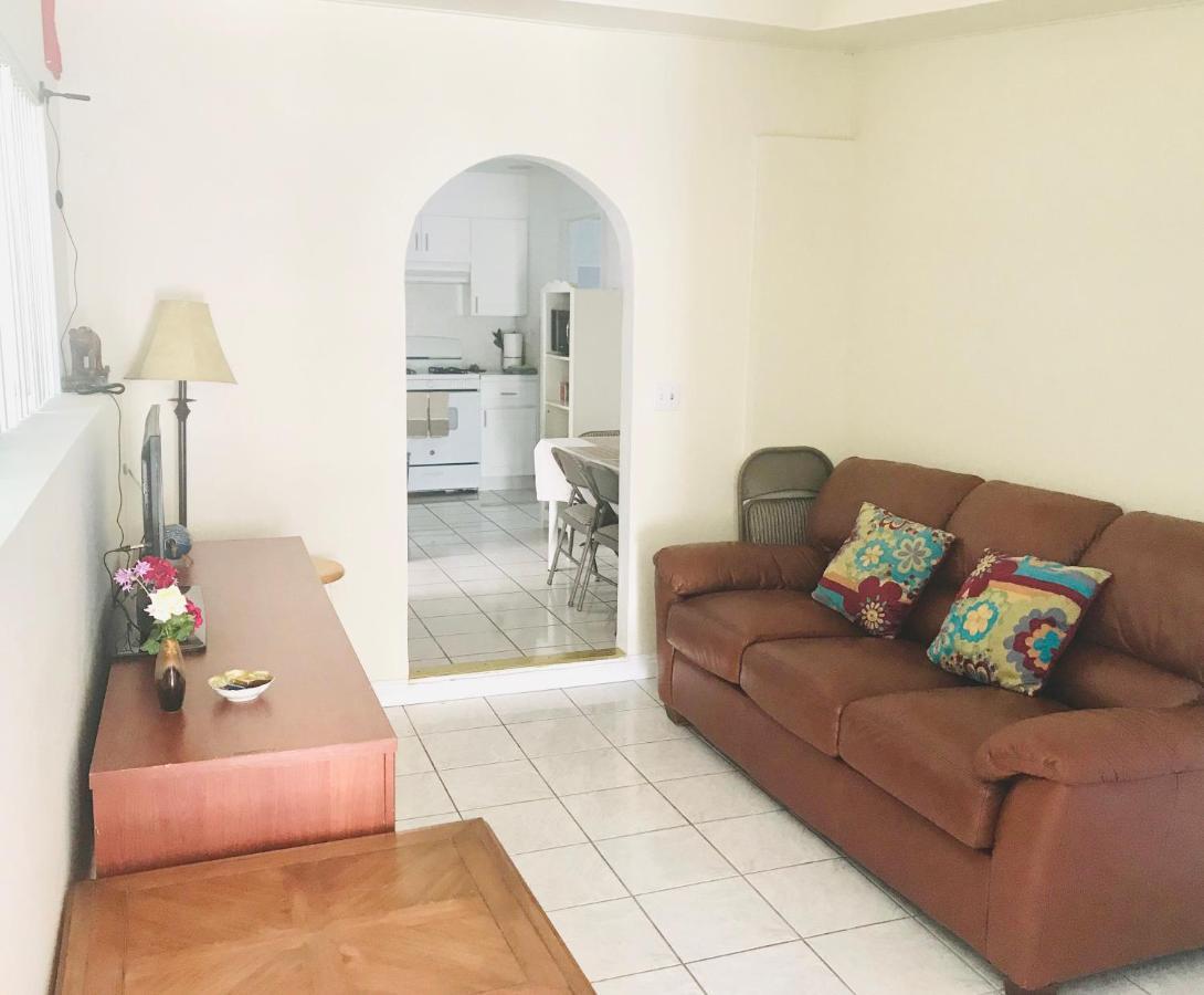 3 Bedrooms Guest House, Pacific Beach, Sea World, Downtown,& 3 Bus Lines-3 Holiday home