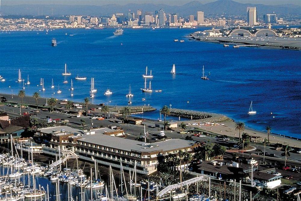 Hotel Bay Club And Marina