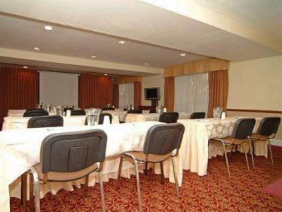 Express Airport-old Town By Ihg Hotel