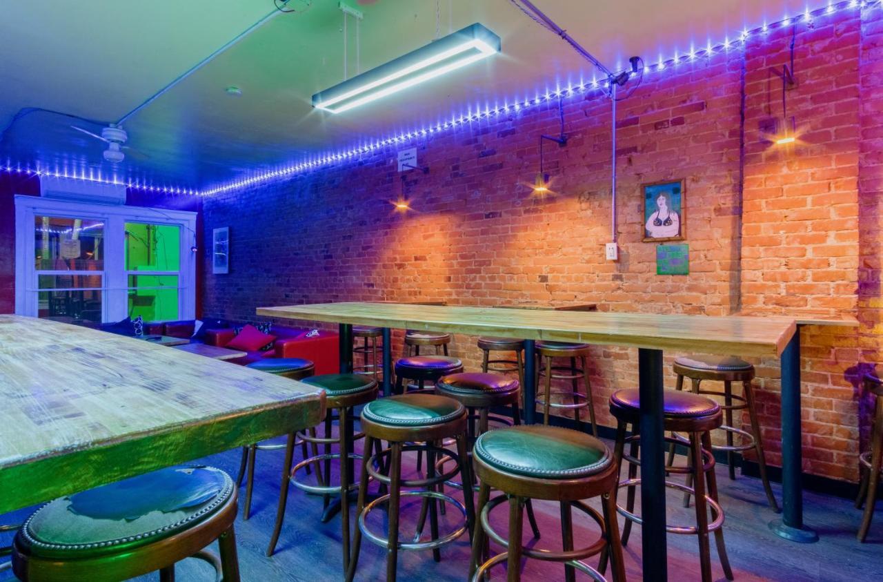 Lucky D's Youth And Traveler's Hostel *