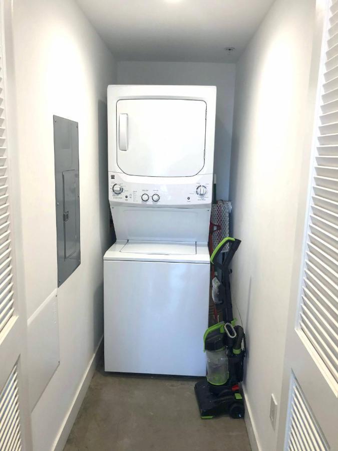 Modern 2 Bdrm W/parking In The Heart Of Hillcrest Apartment *