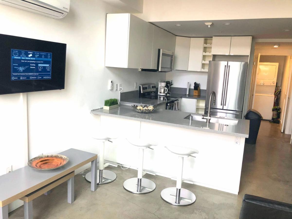 Apartment Modern 2 Bdrm W/parking In The Heart Of Hillcrest *