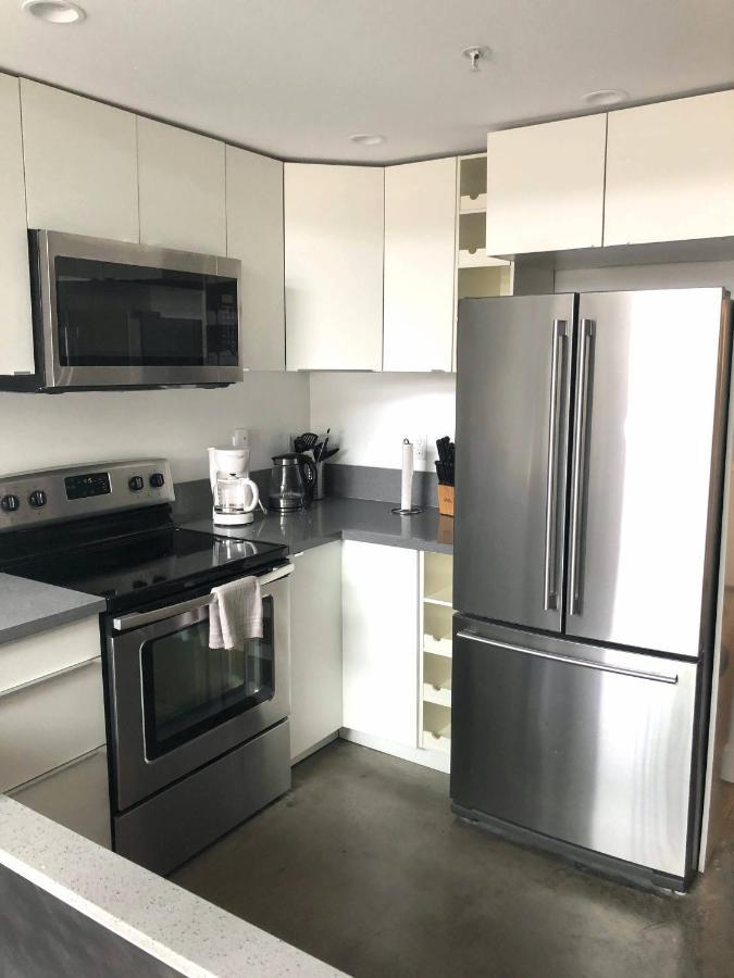 Apartment Modern 2 Bdrm W/parking In The Heart Of Hillcrest *