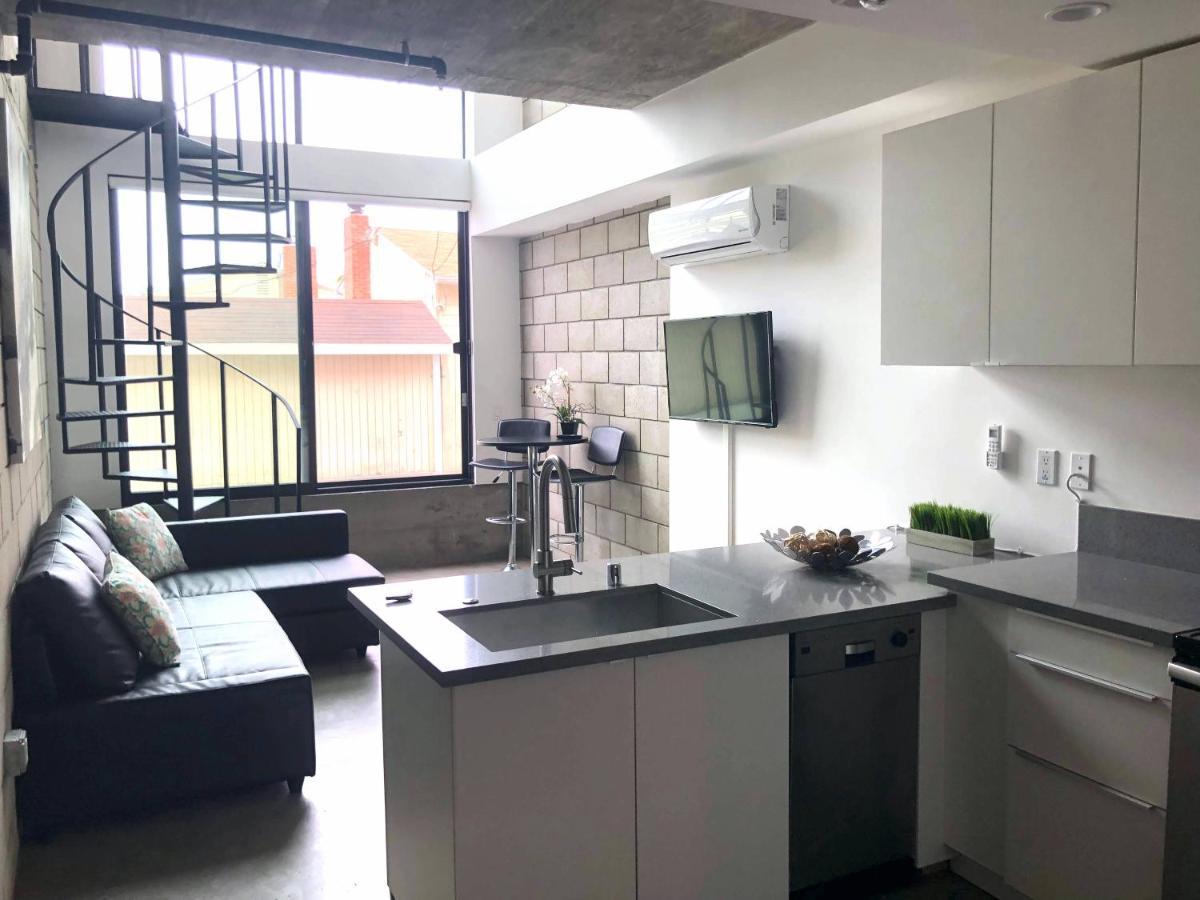 Modern 2 Bdrm W/parking In The Heart Of Hillcrest *