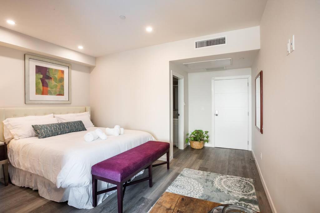 One Bedroom With Downtown View *