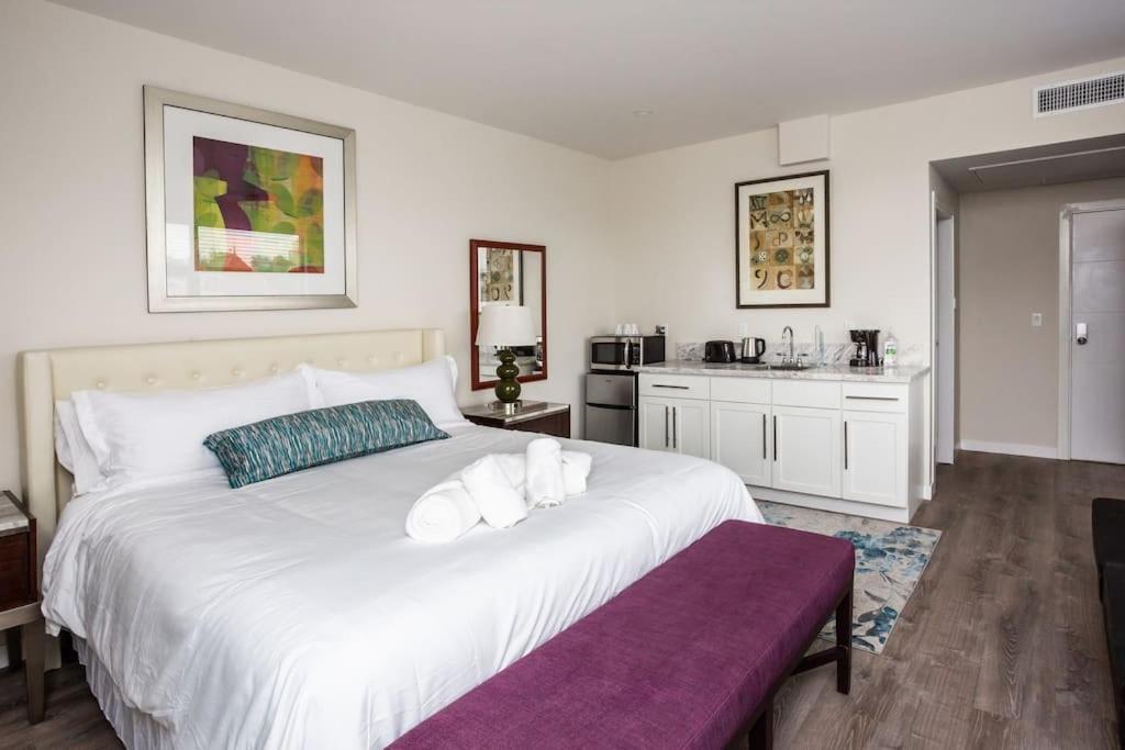Modern, Luxurious And Prime Location In One Inn