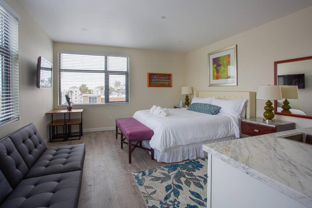 Modern, Luxurious And Prime Location In One Inn