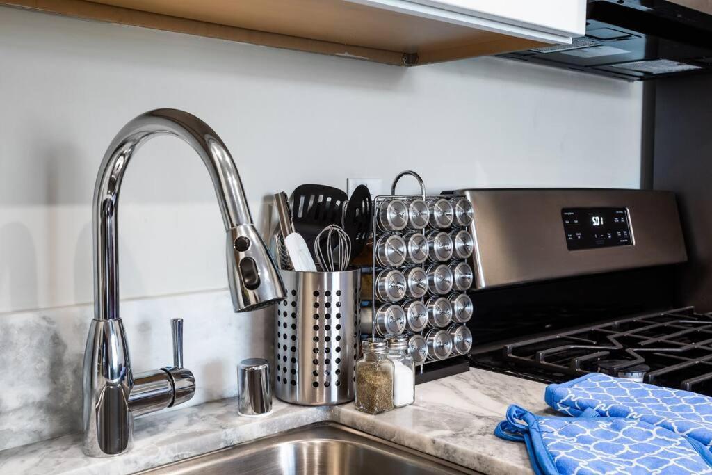 1-bedroom With Cali King Size Bed In Apartment San Diego