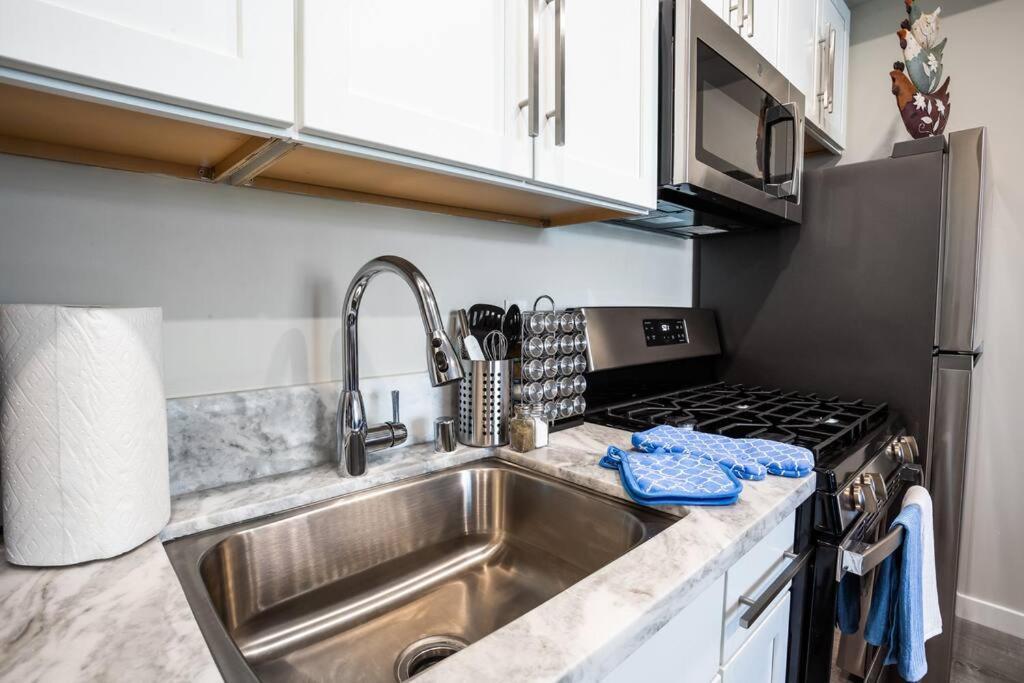 1-bedroom With Cali King Size Bed In Apartment San Diego