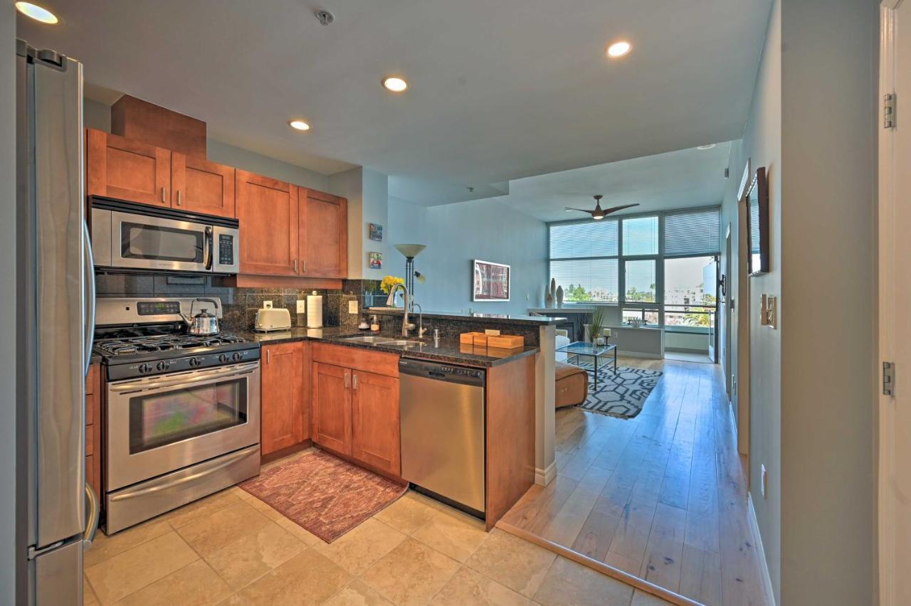 Apartment Welcoming Retreat With Balcony! San Diego