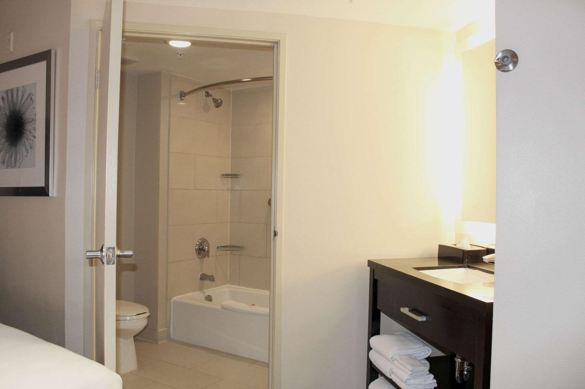Western & Zoo -seaworld Area Hotel 3*