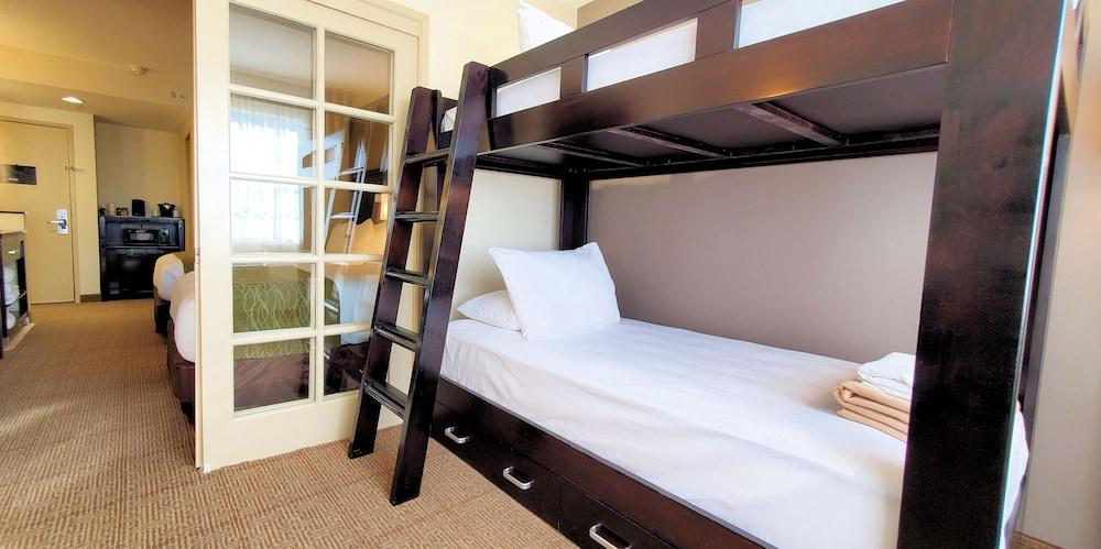 Western & Zoo -seaworld Area Hotel
