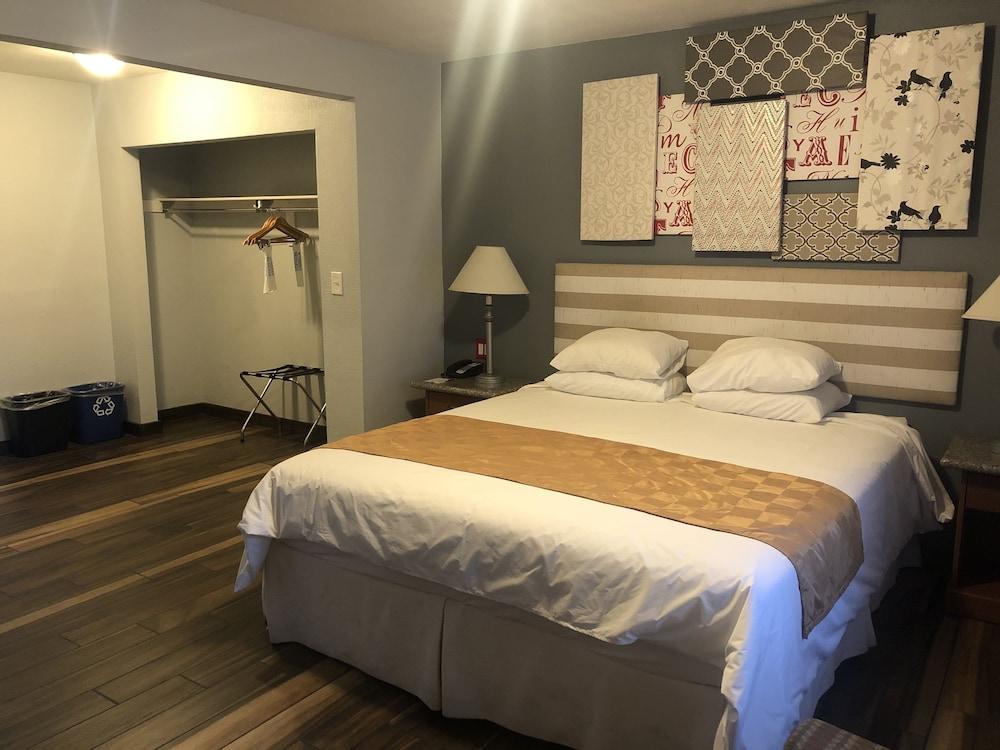 Ramada By Wyndham Near Seaworld / Mission Hotel San Diego