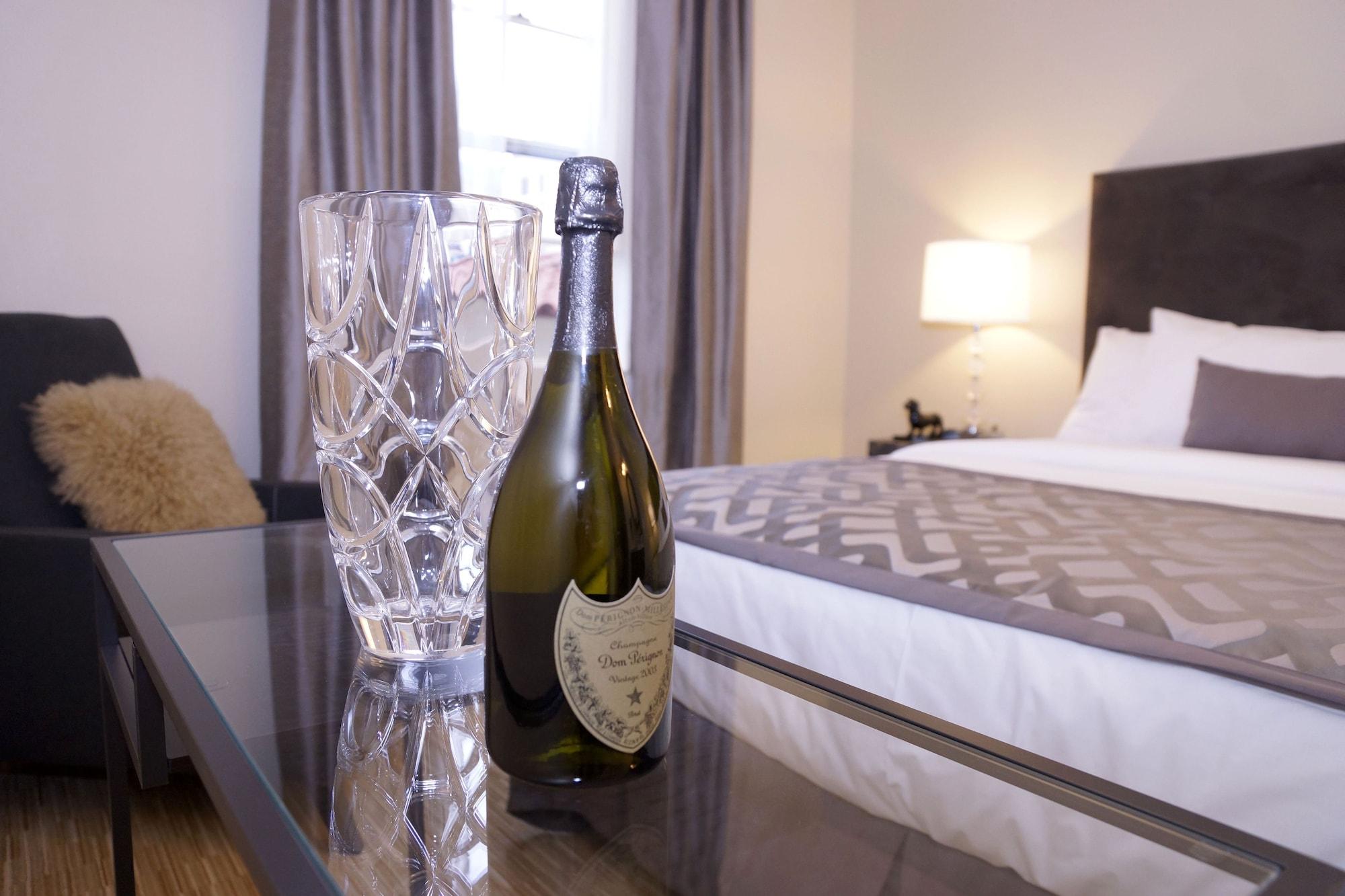 Urban Boutique Hotel- Little Italy, Downtown