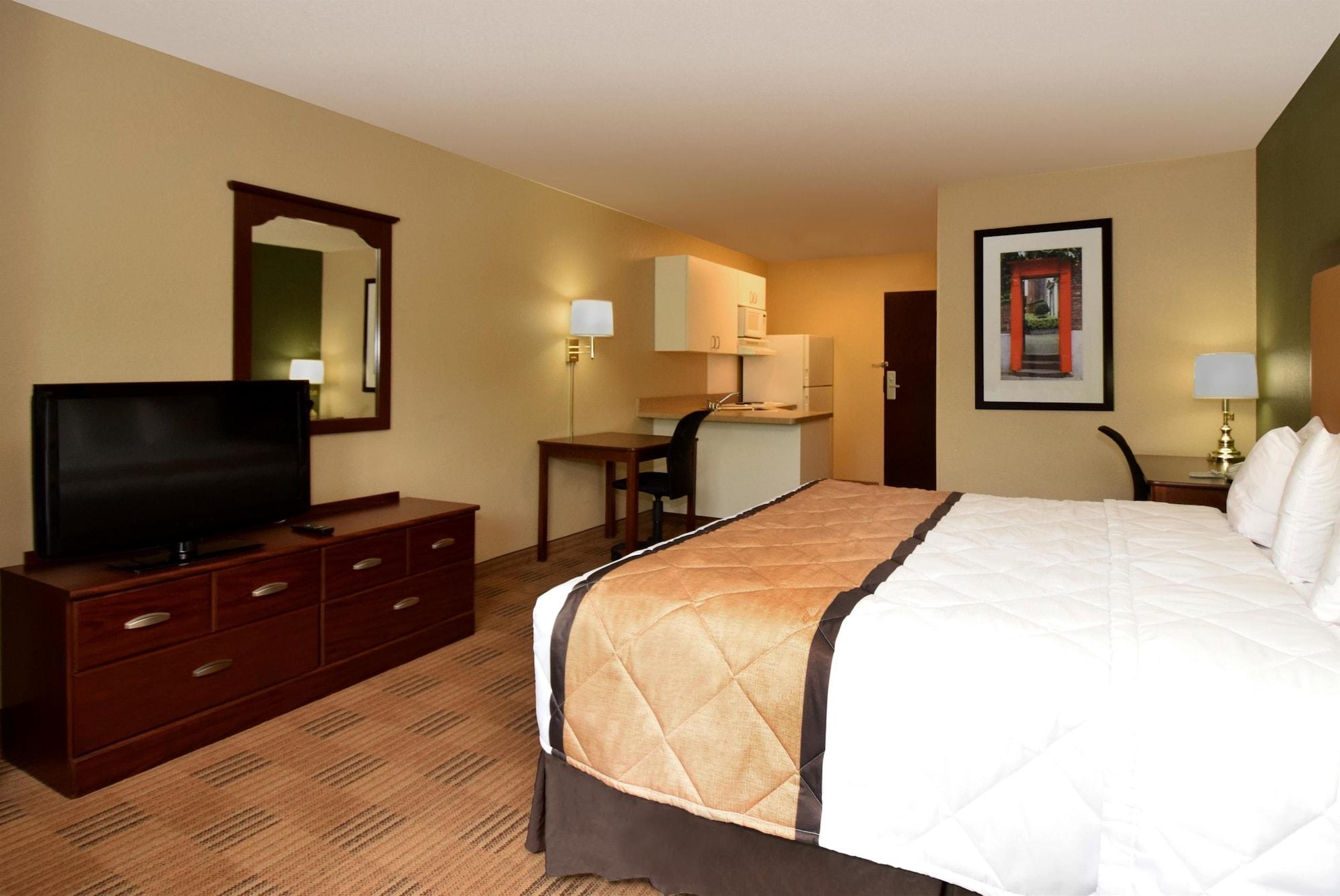 Extended America - - Circle Hotel
